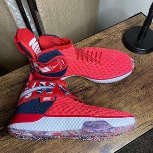 NWOT Nike Air Zoom UNVRS Basketball Shoes 4.5 Y